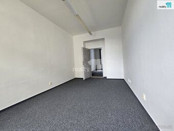 +popl. 10000, včetně DPH, Nabízíme pronájem ateliéru 3+1 v b