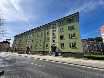 Nabízíme k pronájmu vybavený byt o velikosti 3+1 s balkonem.