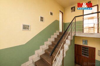 Nabízíme k prodeji samostatně stojící cihlový dvougenerační 