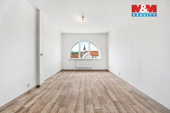 Nabízíme k prodeji světlý byt 2+kk o výměře 52 m², který se 