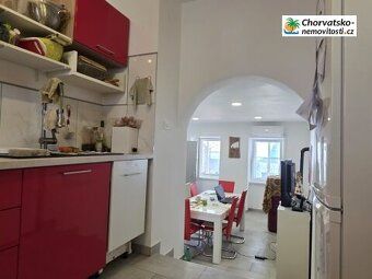 CHORVATSKO-NEMOVITOSTI.cz nabízí dobře vybavený přímořský dů