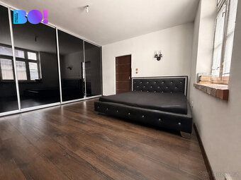 Nabízíme k pronájmu prostorný a světlý byt 2+kk o výměře 66 