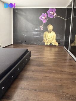 Nabízíme k pronájmu prostorný a světlý byt 2+kk o výměře 66 