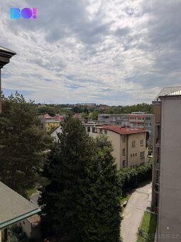 Nabízíme k pronájmu prostorný a světlý byt 2+kk o výměře 66 