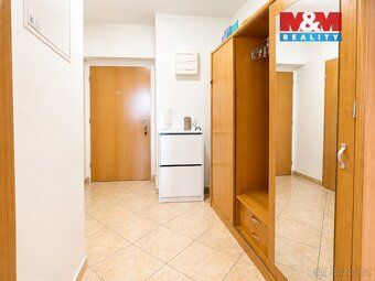 Pronájem zařízeného světlého bytu 1+kk s balkonem v osobním 