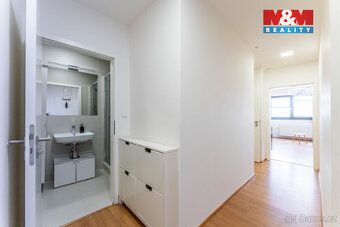 Nabízím k pronájmu světlý byt 2+kk o velikosti 74 m² po komp