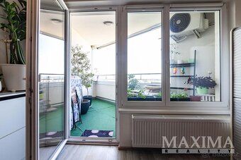 Exkluzivně nabízíme k prodeji prostorný, světlý atelier 1+kk