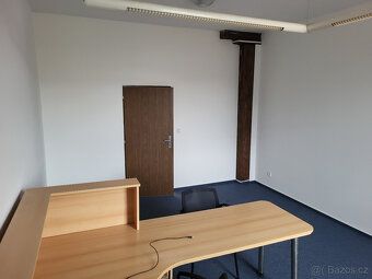 Kancelář v 1. patře budovy mlýna. Plocha 22m2 Samostatné měř