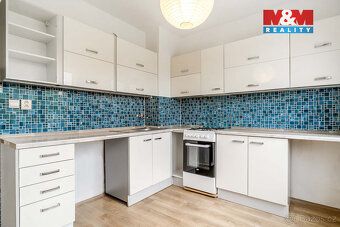 Nabízíme k prodeji prostorný byt 2+1 o výměře 62 m² s lodžií