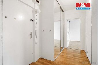 Nabízíme k prodeji prostorný byt 2+1 o výměře 62 m² s lodžií