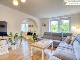 Nabízíme k prodeji udržovaný rodinný dům s garáží v obci Dro