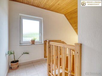 Nabízíme k prodeji udržovaný rodinný dům s garáží v obci Dro