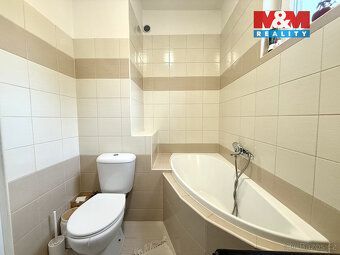Nabízím k pronájmu prostorný byt 2+1 o výměře 58 m² v centru