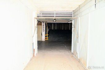 Pronajmu velmi dobře situovanou garáž 12 m2 v panelové budov