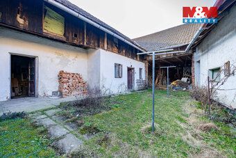 Místo, které čeká na svůj nový příběh. Na okraji obce Pořeží