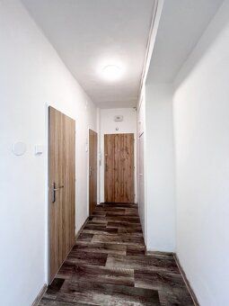 Pronájem bytu 2+1 s balkónem ve 2. patře zatepleného domu v 