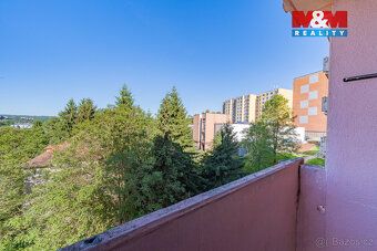 Nabízíme k pronájmu světlý a prostorný byt o dispozici 4+1 o