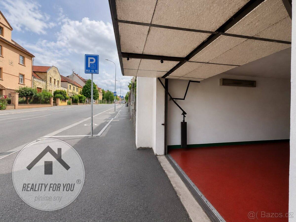 Exkluzivní příležitost pronájmu garáže, která se nachází v u