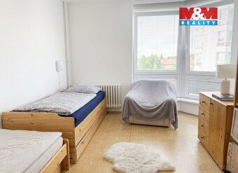 Nabízíme k pronájmu prostorný a světlý byt 3+1 o užitné ploš