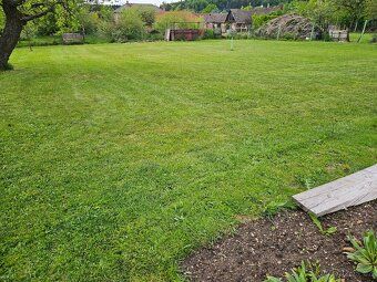 Nabízíme k prodeji pozekem o výměře 1 109 m² v malebné a kli
