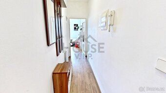 Ev.č. 01401-1 Nabízíme k pronájmu byt o dispozici 2+kk a pod