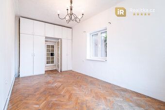 Prodej rozsáhlé nemovitosti, jejíž součástí je rodinný dům, 
