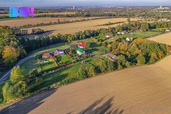 Dům s velkým pozemkem 3 800 m² v Albrechticích – místo s obr