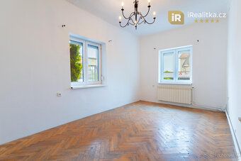 Prodej rozsáhlé nemovitosti, jejíž součástí je rodinný dům, 