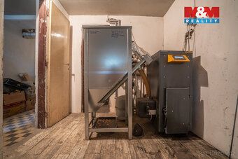 Nabízíme k prodeji řadový rodinný dům s garáží, v klidné čás