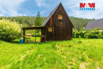 Nabízíme prodej útulné chaty dřevěné konstrukce na zděném zá