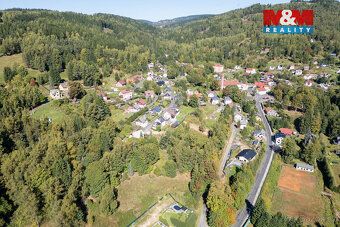 Nabízíme Vám k prodeji pozemek, vhodný ke stavbě rodinného d