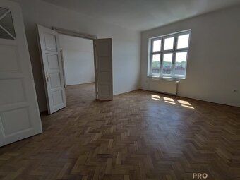 Nabízíme k podnájmu nadstandardně zrekonstruovaný byt 3+ 1, 
