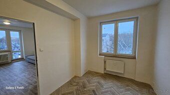 Exkluzivně nabízíme hezký světlý byt 2+1+B v ulici Ml. Gardy