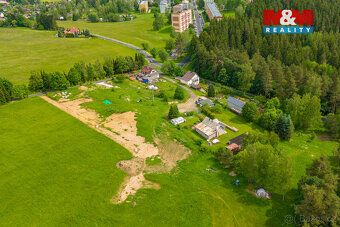 Prodej pozemku k bydlení o výměře 1009 m² v klidné části obc
