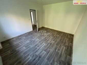 Nájemné 15.000,- + zálohy na služby a el.na nájemce + 30.000