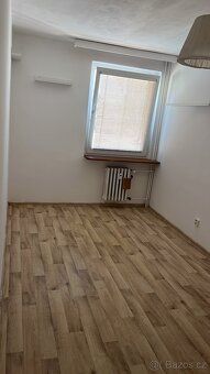 Byt o velikosti 68m2, s balkónem po rekonstrukci. Nájem 1800
