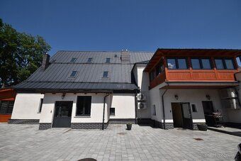 Nabízíme k prodeji jedinečný komerční areál s rozsáhlými poz