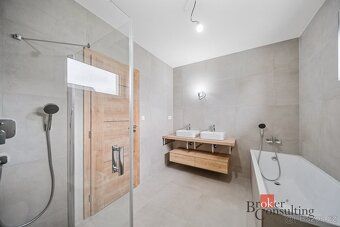 Novostavba 4+kk – Ronov nad Doubravou (120 m²), pozemek 1174