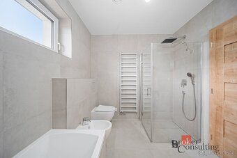 Novostavba 4+kk – Ronov nad Doubravou (120 m²), pozemek 1174