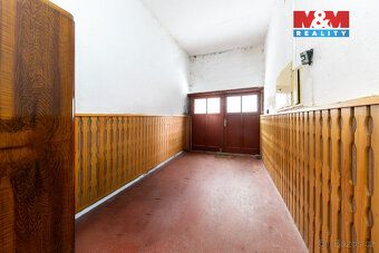 Nabízíme k prodeji starší rodinný dům v klidné obci Velké Tr