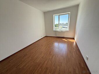 Nabízíme pronájem krásného slunného bytu 3+kk (73 m2) s šatn