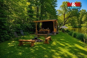 Nabízíme k prodeji pozemek o rozloze 804 m² na břehu Sázavy.