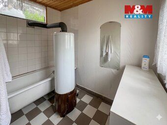 Nabízíme k prodeji rekreační chatu o velikosti 40 m² s krásn