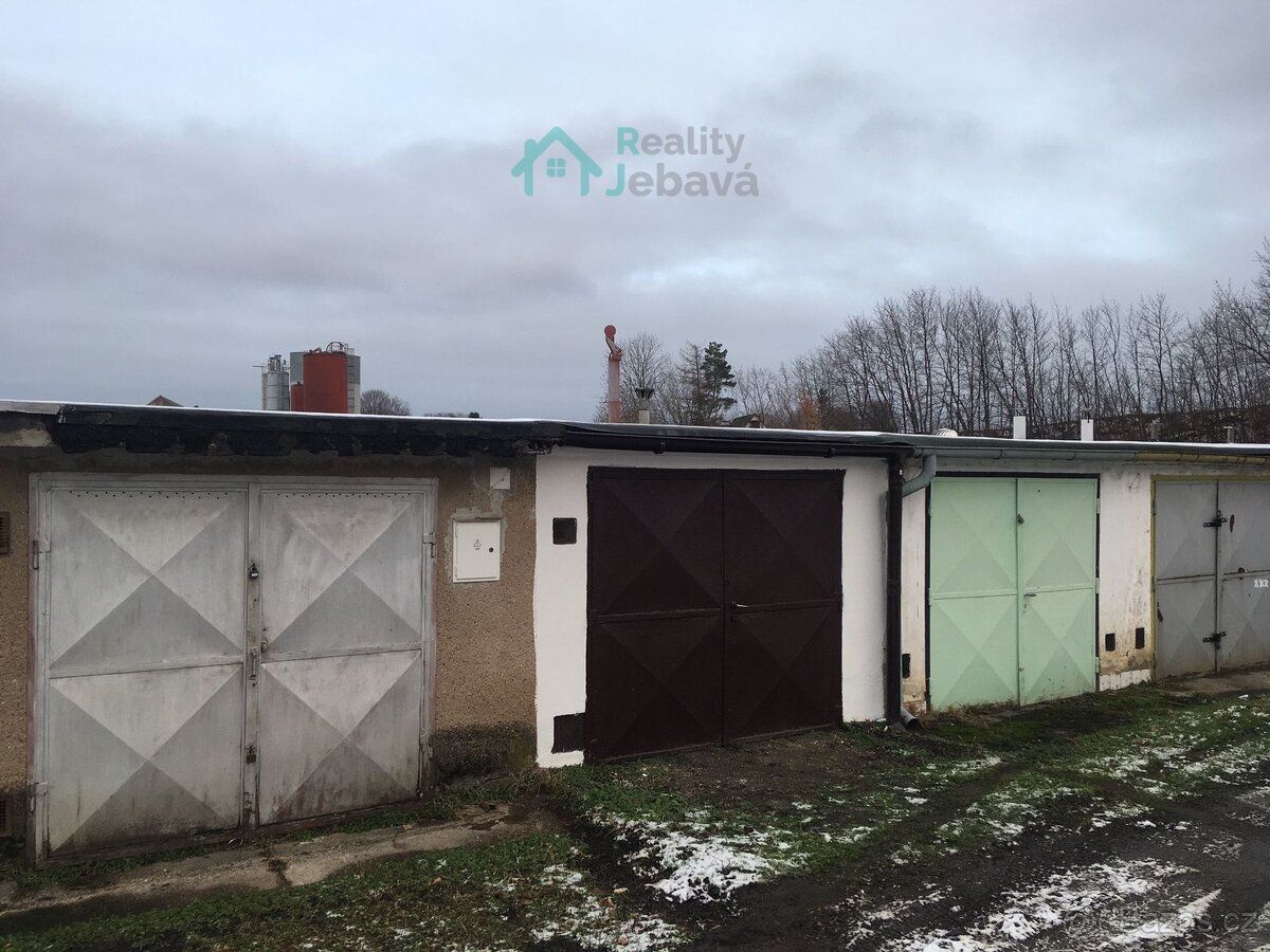 Nabízíme k prodeji udržovanou garáž v oblíbené části Chrudim