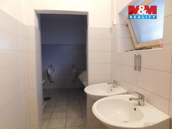 Nabízíme k dlouhodobému pronájmu prostory bývalé restaurace 