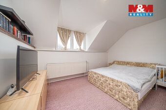 Nabízíme k prodeji prostorný samostatně stojící rodinný dům 