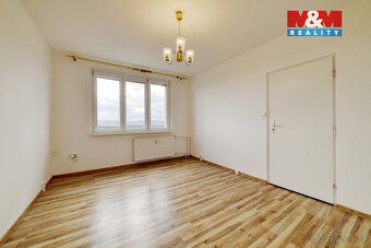 Nabízíme pronájem bytu 1+1, 36 m2, ve třetím patře panelovéh