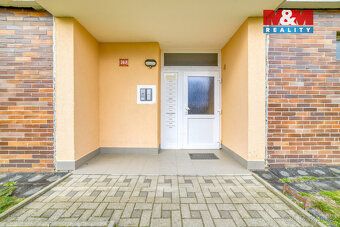 Nabízíme pronájem bytu 1+1, 36 m2, ve třetím patře panelovéh