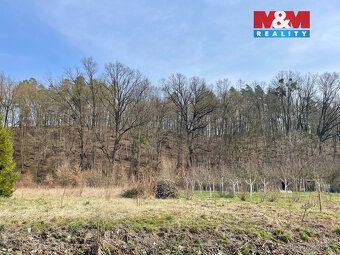 Nabízíme k prodeji 11/12 pozemeku o rozloze 2948 m², ideální