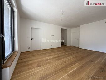+popl. 4800, Vratná kauce 3 x měsíční nájem., Pronájem bytu 